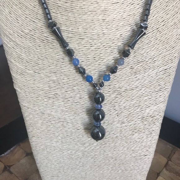Exotic accent necklace. Hematite Stone. - Picture 3 of 3
